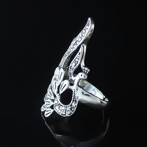 Vintage hollow peacock feather ring in silver finish with sparkling zircon stones