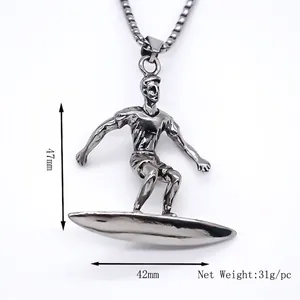 Collier avec pendentif surfeur en acier inoxydable poli, dimensions 47mm x 42mm