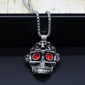 Collier Pendentif Crâne Punk Gothique en Alliage avec Yeux en Strass Rouges Design Sculpté Longue Chaîne Box Bijoux de Mode Accessoires Homme Femme