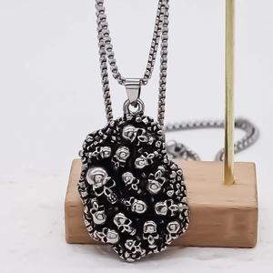 Collier avec pendentif crâne gothique en acier inoxydable rétro avec chaîne box
