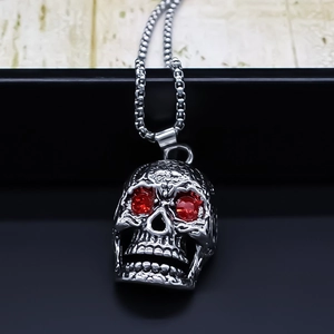 Collier Pendentif Crâne Gothique Punk Avec Yeux en Strass Rouges Alliage Sculpté Vintage Chaîne Box Pour Hommes Femmes Style Street Sombre Bijoux Hip Hop