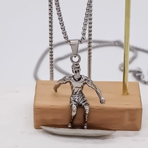 Collier hip hop avec pendentif surfeur en acier inoxydable et chaîne box pour homme