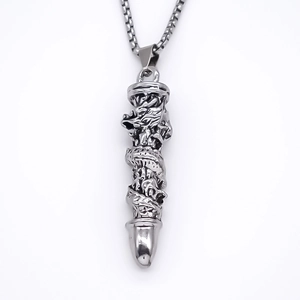 Collier gothique avec pendentif conique et sculpture en relief 3D d'un dragon chinois