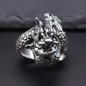 Adjustable silver dragon head ring with detailed carving in vintage gothic style for men