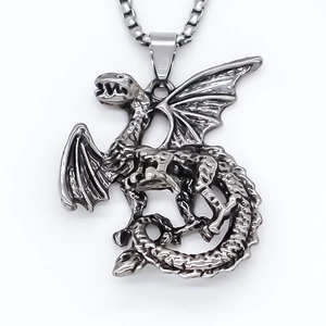 Drachen-Anhänger Halskette im Punk-Stil mit detailreichen Schuppen an einer Box-Kette