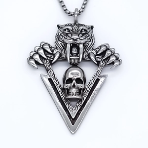 Collana con ciondolo a triangolo testa di tigre e teschio in acciaio stile vintage
