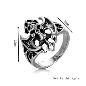 Bague gothique crâne ailes de chauve-souris argent vieilli, taille 29mm x 26mm