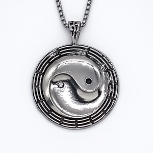 Pendentif octogonal Yin Yang Tai Chi vintage avec chaîne boîte argentée