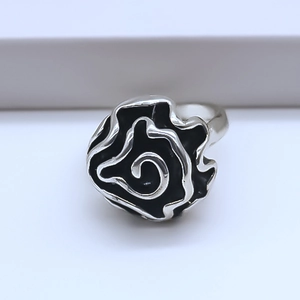 Detailed top view of retro alloy ring with black rose enamel and silver finish