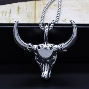 Collier Pendentif Tête de Taureau en Alliage Rétro Punk Hip Hop Animal Totem Finition Métallique Chaîne Box Streetwear Unisexe Bijoux