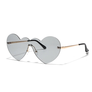 Lunettes de soleil cœur sans monture avec verres gris clair et branches dorées