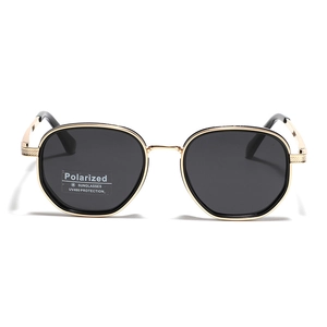 Lunettes de soleil polarisées rétro avec monture dorée et protection UV400 sur fond blanc