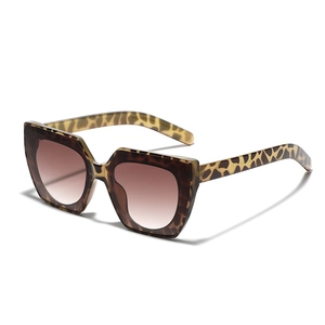 Occhiali da sole cat-eye oversize con montatura leopardata e lenti graduate