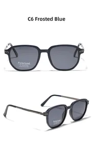 Détail des lunettes de soleil polarisées TR90 bleu mat avec gravure du modèle TR7015