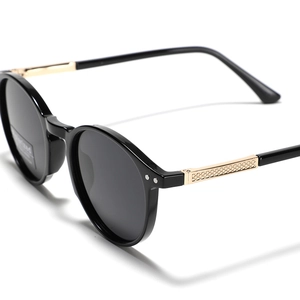 Retro round TR90 polarized sunglasses in black with gold textured metal accents