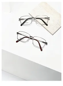 Vue macro détaillée de montures de lunettes carrées minimalistes en acier inoxydable