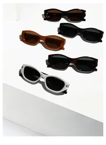 Detailansicht der Retro-Oval-Sonnenbrille in Weiß, Schwarz und edlem Schildpatt-Muster