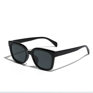 Classic black TR90 polarized square sunglasses for men and women with a retro aesthetic