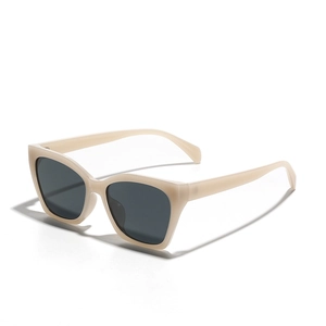 Retro TR90 cat eye polarized sunglasses with beige frame and dark lenses for women