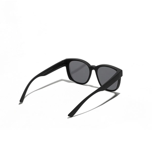 Lunettes de soleil carrées polarisées en TR90 avec protections latérales mates
