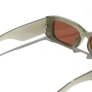 Moderne Vintage-Sonnenbrille mit olivgrünem Rahmen und teefarbenen Gläsern