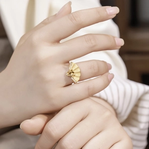 Elegant gold fan-shaped S925 silver ring with brushed texture and sparkling zircons