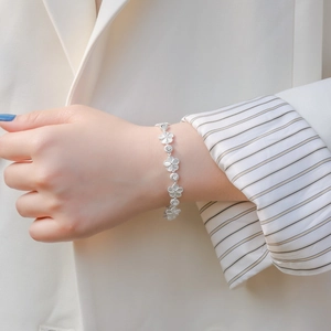 Bracelet floral en argent S925 avec fleurs de prunier filigranées et zircons brillants