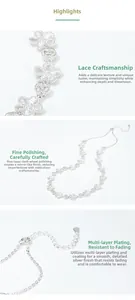 Dettaglio della collana a fiore in argento S925 con texture pizzo e finitura lucida