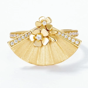 Elegant 18K gold fan-shaped ring with floral accents and brushed metal texture finish