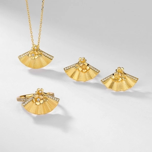 Exquisite S925 gilded fan-shaped jewelry set with brushed gold finish and floral details