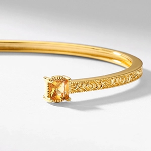 Bracelet jonc ouvert en argent S925 plaqué or avec citrine jaune et gravures florales