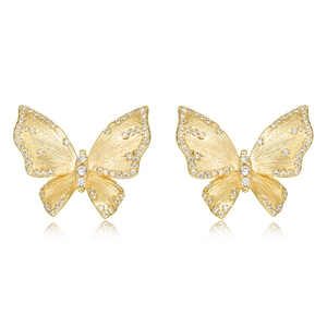 Boucles d'oreilles papillon en or brossé avec pierres de zircon blanc sur fond blanc pur