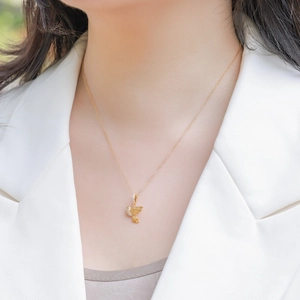 Collana in argento 925 placcato oro con ciondolo a forma di uccello scintillante