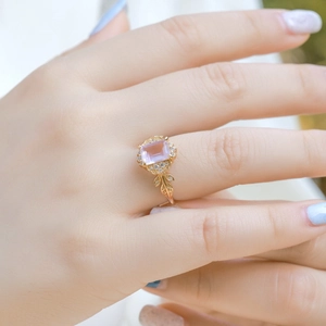 Bague élégante en argent S925 plaqué or 18K avec un quartz rose rectangulaire chic