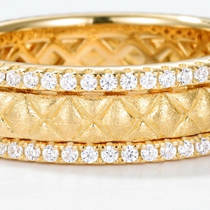 Vintage 925 silver rotatable ring with quilted texture and pavé set cubic zirconia