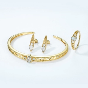 Exquisite S925 sterling silver jewelry set featuring labradorite with lace hollow design