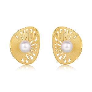 Vintage hollow pattern S925 silver gold plated stud earrings with round white pearl