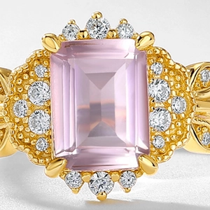 Bague en argent S925 plaqué or avec cristal rose taille émeraude et halo brillant