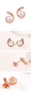 Détails macro des boucles d'oreilles escargot en argent S925 doré rose et perles