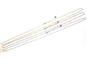 Vue détaillée des chaînes perlées en argent S925 en finitions or, or rose et argent