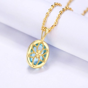 Collier en argent S925 plaqué or avec pendentif floral ovale en cristal bleu clair