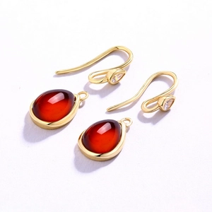 Boucles d'oreilles élégantes gouttes de cristal rose avec crochets plaqués or et zircon