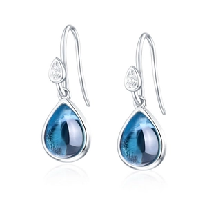 Boucles d'oreilles élégantes en argent avec pierre bleue et zircon blanc brillant