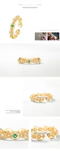 Detaillierte Makroansicht des goldenen Vintage-Spitzenrings mit Smaragd und weißem Zirkon