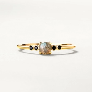 Minimalist S925 silver 9K gold ring featuring labradorite and black cubic zirconia