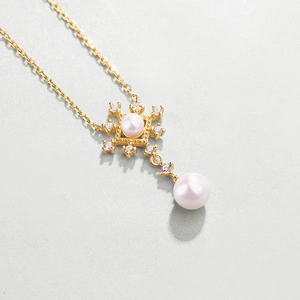 Elegant 925 sterling silver snowflake necklace with fresh water pearls and sparkling zircons