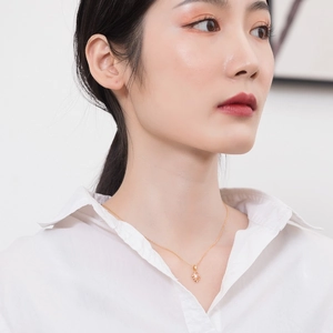 Elegant 9K gold plated S925 silver necklace with geometric rose quartz pendant on model