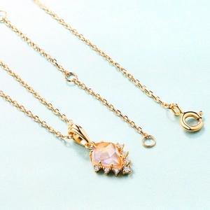 S925 silver 9K gold plated necklace with kite-cut pink quartz pendant and zircons