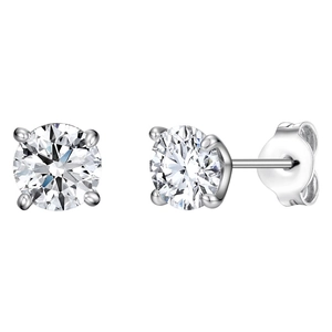 Vue détaillée de clous d'oreilles en argent 925 avec zircons ronds sertis à quatre griffes