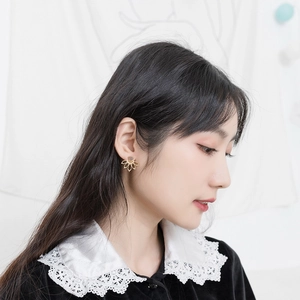 Handmade 925 sterling silver hollow fan earrings with gold finish on Asian model